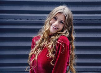 Jenny De Nucci, chi è la giovane attrice e scrittrice