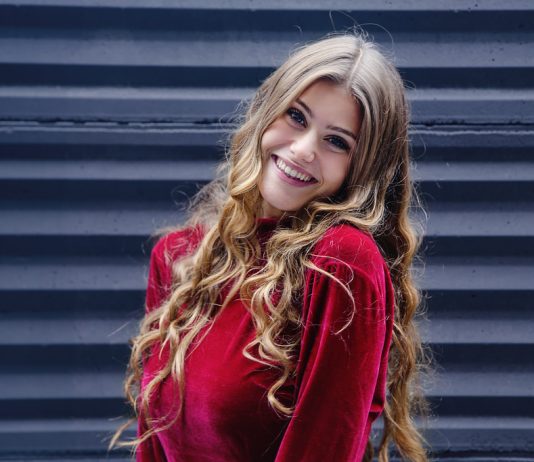 Jenny De Nucci, chi è la giovane attrice e scrittrice