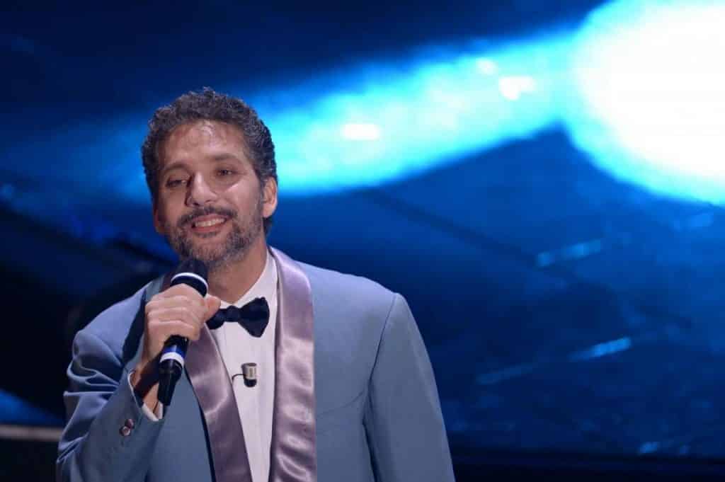 Beppe Fiorello durante l'apertura della seconda serata del Festival di Sanremo 2013 - photocredits: televisionando Beppe Fiorello Modugno RaiUno