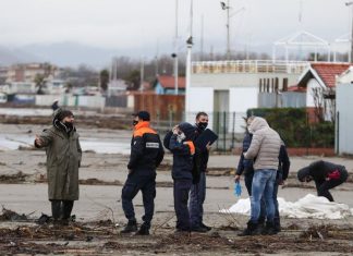 Marina di Carrara, rinvenuto cadavere in spiaggia cadavere spiaggia