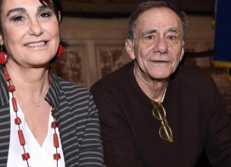 Daria Colombo, chi è la moglie di Roberto Vecchioni Daria Colombo moglie di Roberto Vecchioni - Photo Credits: https://www.bresciaoggi.it/home/spettacoli/i-coniugi-vecchioni-per-le-donne-1.4700427