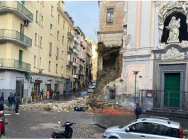 Napoli, crolla facciata della chiesa del Rosario in piazza Cavour
