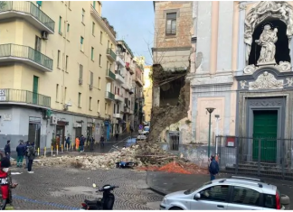 Napoli, crolla facciata della chiesa del Rosario in piazza Cavour