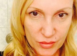 Fiore Argento, chi è la stilista e sorella di Asia Argento Fiore Argento, la sorella di Asia Argento - Photo Credits https://dilei.it/vip/fiore-argento-sorella-asia/576063/