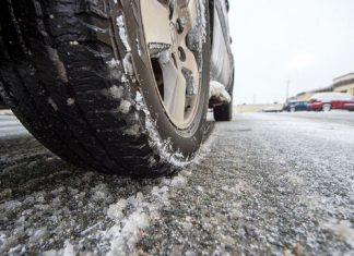 Valsugana, il gelicidio causa blocchi e tamponamenti