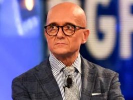 Alfonso Signorini condurrà di nuovo il Grande Fratello: via ai casting Alfonso Signorini parla della malattia