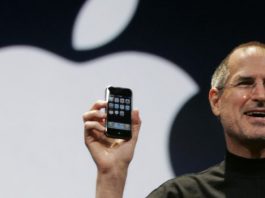 Steve Jobs presenta l’iPhone, era il 9 gennaio 2007