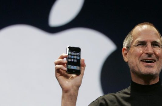 Steve Jobs presenta l’iPhone, era il 9 gennaio 2007