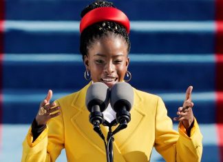 Harris: la speranza delle donne americane Amanda Gorman all'Inauguration day 2021