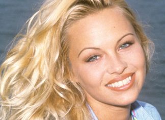 Pamela Anderson per la sesta volta sposa: ha sposato il suo bodyguard photo credits: DiLei