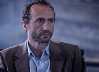 Chi è Sergio Albelli, Andrea Nava di “Made in Italy” Sergio Albelli è Andrea Nava in "Made in Italy" - Photo Credits https://movieplayer.it/foto/il-giocatore-invisibile-sergio-albelli-in-una-scena-del-film_462975/