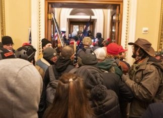 Usa: polizia, altre 3 persone morte durante proteste al Congresso