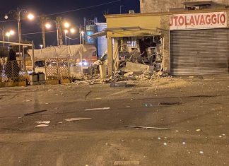 Esplosione a Taranto: distrutto un bar a Porta Napoli