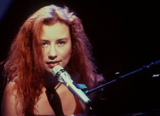 Tori Amos pubblicherà una versione aggiornata del suo album di cover “Strange Little Girls” Tori Amos- photo credits: lyriquediscorde.com