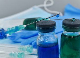 Usa, farmacista arrestato per aver sabotato dosi del vaccino anti Covid