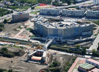 Napoli, Ospedale del Mare: si apre una voragine nel parcheggio (VIDEO)