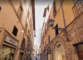 Firenze, studente 21enne muore cadendo dal quarto piano di un palazzo