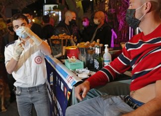 Nei bar di Tel Aviv: “Vaccino con birra in omaggio”