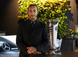Lewis Hamilton rinnova il contratto con Mercedes Lewis Hamilton