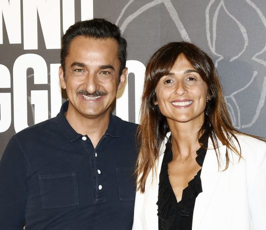 Nicola Savino, chi è la moglie Manule Suma: “Lei è la mia rinascita da una brutta fine” Chi è Manuela Suma, la moglie di Nicola Savino