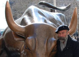 Morto lo scultore italiano autore del Toro di Wall Street: Arturo Di Modica aveva 80 anni