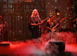 Phoebe Bridgers: quando spaccare una chitarra diventa una questione di genere