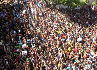 Carnevale a Rio: il Covid-19 non ferma i festeggiamenti, party illegali e arresti