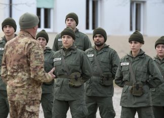 “La Caserma”, anticipazioni puntata del 10 febbraio: ospite Aldo Cazzullo La Caserma anticipazioni puntata del 10 febbraio - Per gentile concessione di Blu Yazmine