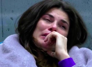 Dayane Mello, chi sono i suoi genitori e la triste infanzia: “Mamma era una sconosciuta per me” Dayane Mello in lacrime © biccy.it
