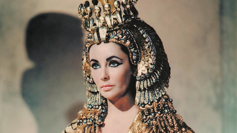 Elizabeth Taylor nei panni di "Cleopatra" - Photo Credits: Variety