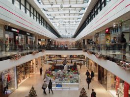 Negozi e centri commerciali in zona gialla: aperti o chiusi nel weekend?