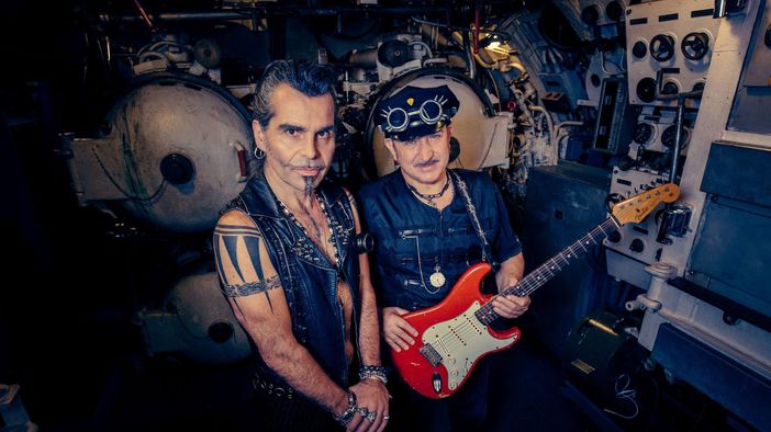 Piero Pelù e Ghigo Renzulli in una foto promozionale di "Eutòpia" © rockol.it