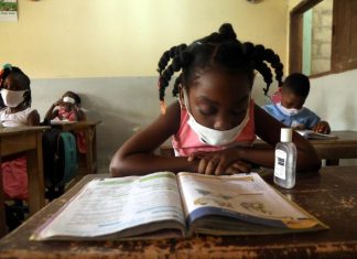 Nigeria, rapite oltre 300 studentesse: uomini armati attaccano una scuola