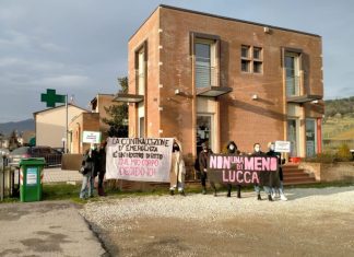 Si rifiuta di dare la pillola del giorno dopo, protesta davanti la farmacia