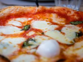 Come fare la pizza napoletana in casa?: i consigli e ricetta dello Chef Angelo Giuffrida Chicago, fonte initalia.virgilio.it