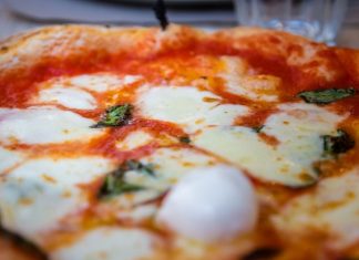 Come fare la pizza napoletana in casa?: i consigli e ricetta dello Chef Angelo Giuffrida Chicago, fonte initalia.virgilio.it