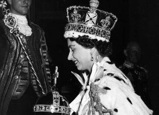 La regina Elisabetta II e un regno lungo 69 anni Speciale Tg 5 Regina Elisabetta Photo credits: Vanityfair