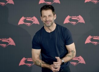 Netflix non abbandona Zack Snyder: il regista dirigerà un altro film per la piattaforma Zack Snyder - Photo Credits: KINCR.com