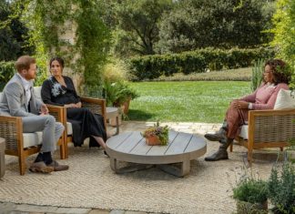 Harry e Meghan da Oprah: razzismo e intrighi a palazzo Meghan e Harry da Oprah, nel giardino della loro villa in California