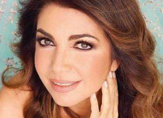 Cristina D’Avena, la famosa cantante di sigle di cartoni animati photo credits: LettoQuotidiano.it