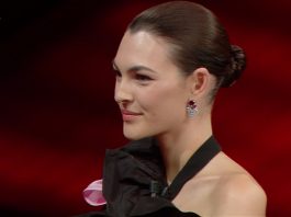 Ecco i look di Vittoria Ceretti per la terza serata di Sanremo 2021 I look di Vittoria Ceretti per la terza serata di Sanremo 2021 - Photo Credits: Twitter