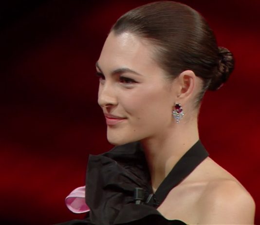 Ecco i look di Vittoria Ceretti per la terza serata di Sanremo 2021 I look di Vittoria Ceretti per la terza serata di Sanremo 2021 - Photo Credits: Twitter