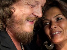 Francesca Mozer, chi è l’attuale compagna di Zucchero: “Ora ho una doppia anima” photo credits: DiLei