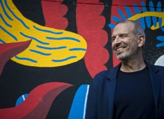 Pacifico firma la colonna sonora del film “Genitori Vs. Influencer” Pacifico è l'autore della colonna sonora di "Genitori Vs Influencer" - Photo Credits Per gentile concessione di parole e dintorni