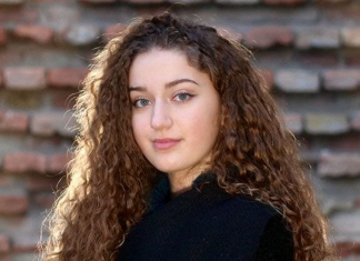 Chi è Elena Faggi, la cantautrice in gara tra le Nuove Proposte al Festival di Sanremo Elena Faggi, in gara al Festival Di Sanremo con " Che Ne So" - Photo Credits Sito ufficiale Sanremo