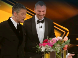 Festival di Sanremo, imbarazzo per Amadeus: non funzionano i microfoni