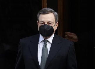 Variante Omicron, verso una nuova stretta in vista del Natale: Draghi convoca vertice per il 23 dicembre