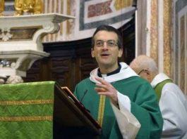 La protesta di don Giulio Mignani: “Se non posso benedire le coppie omosessuali, allora non benedico neppure le palme”