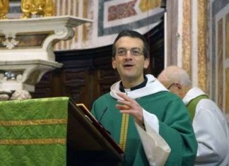 La protesta di don Giulio Mignani: “Se non posso benedire le coppie omosessuali, allora non benedico neppure le palme”