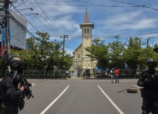 Indonesia, attentato kamikaze davanti a una cattedrale: almeno una vittima e 9 feriti